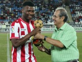 KALU UCHE presented with top scorer award